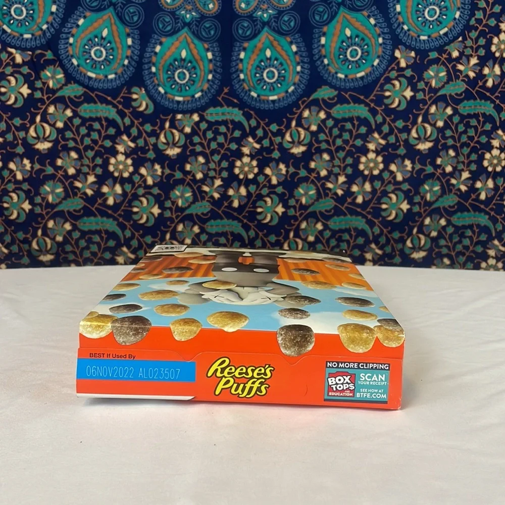 KAWS Reese’s puffs - Picture 5 of 6
